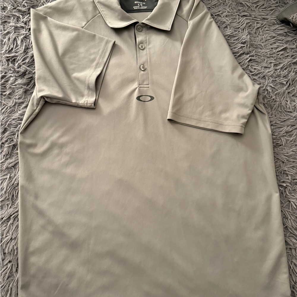 Oakley Men's Golf Polos- Excellent condition- Size Large- 3 tops